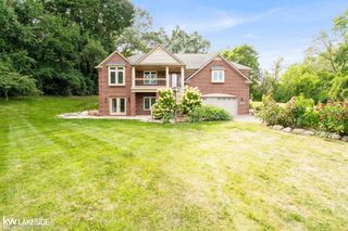 685 Sunset Street, White Lake, MI 48383