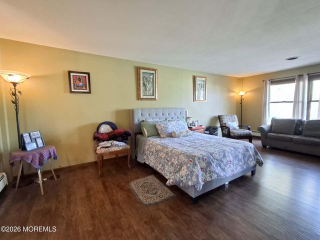 33 Nickel Avenue, Sayreville, NJ 08872