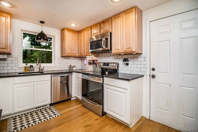 4885 Lynnbrook Circle, Onondaga, NY 13215