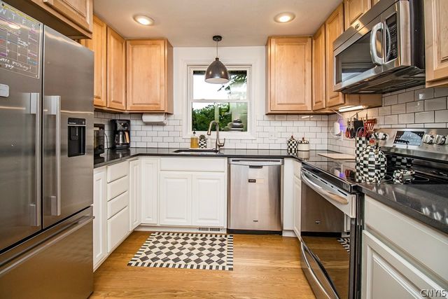 4885 Lynnbrook Circle, Onondaga, NY 13215
