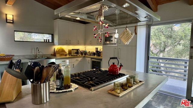 19562 Cave Way, Topanga, CA 90290