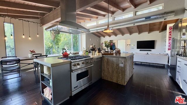 19562 Cave Way, Topanga, CA 90290