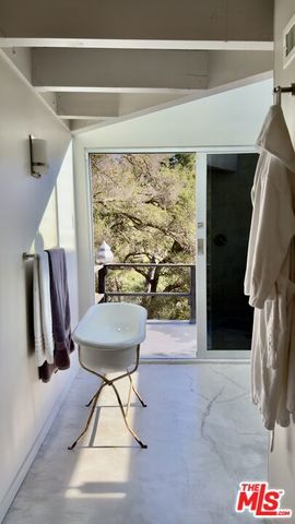 19562 Cave Way, Topanga, CA 90290