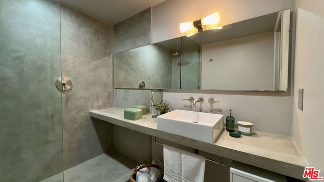 19562 Cave Way, Topanga, CA 90290