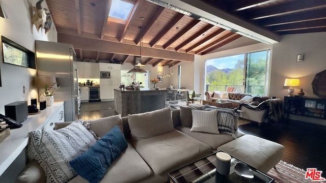 19562 Cave Way, Topanga, CA 90290