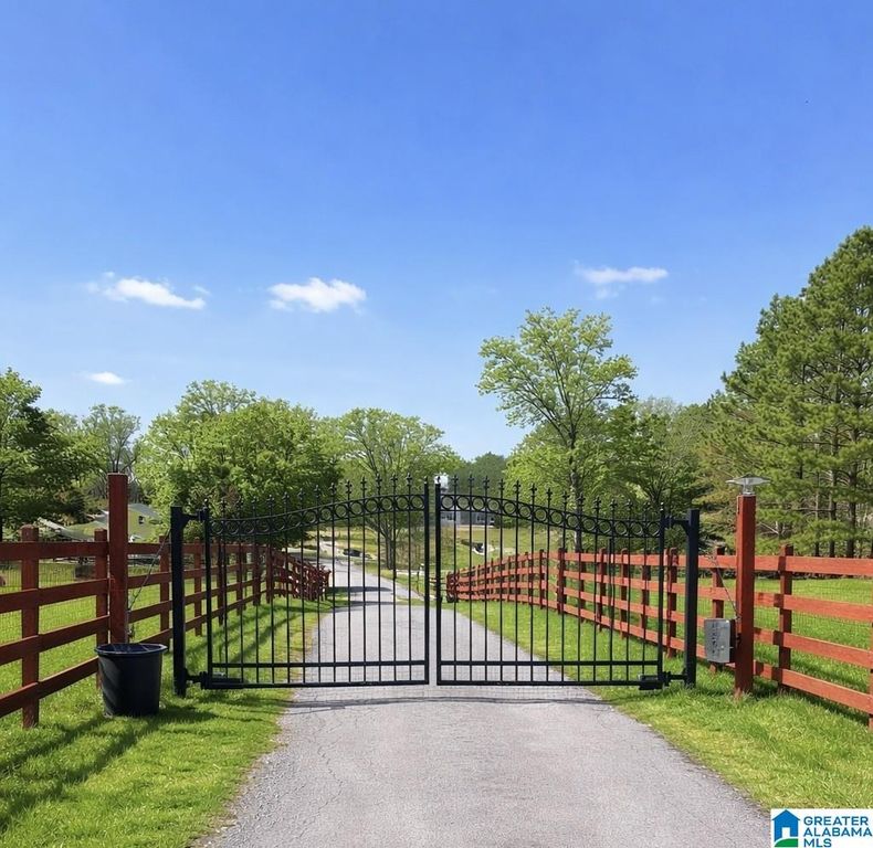 521 COUNTY ROAD 151, Jemison, AL 35085