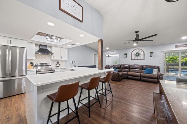 8227 DENISE DRIVE E, Seminole, FL 33777