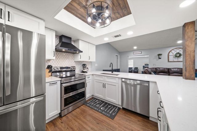 8227 DENISE DRIVE E, Seminole, FL 33777