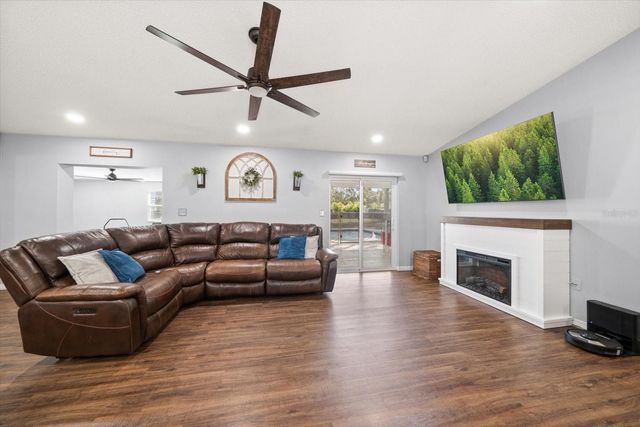 8227 DENISE DRIVE E, Seminole, FL 33777