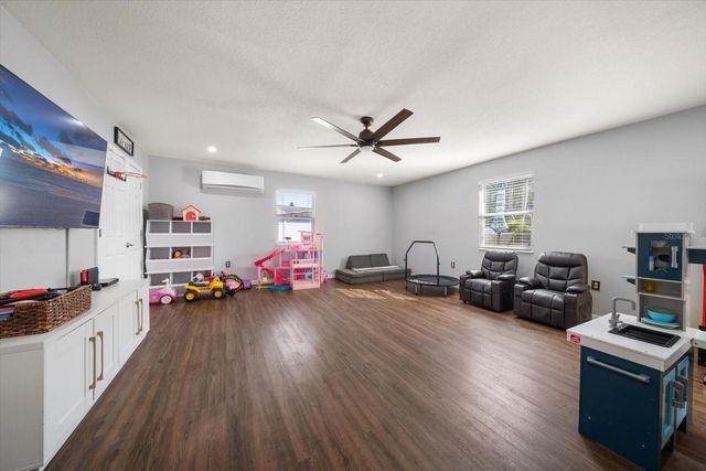 8227 DENISE DRIVE E, Seminole, FL 33777