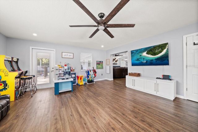 8227 DENISE DRIVE E, Seminole, FL 33777