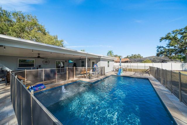 8227 DENISE DRIVE E, Seminole, FL 33777