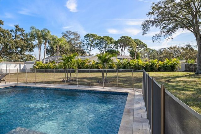 8227 DENISE DRIVE E, Seminole, FL 33777