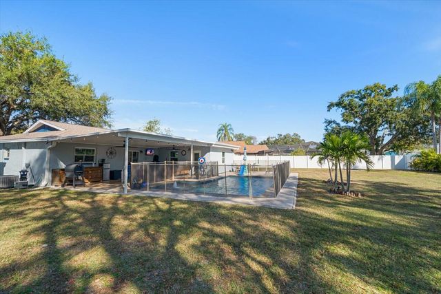 8227 DENISE DRIVE E, Seminole, FL 33777