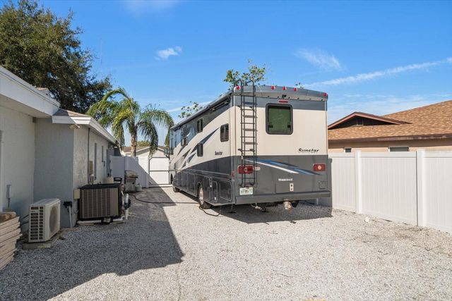 8227 DENISE DRIVE E, Seminole, FL 33777