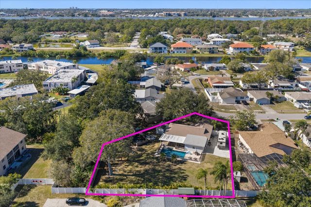 8227 DENISE DRIVE E, Seminole, FL 33777