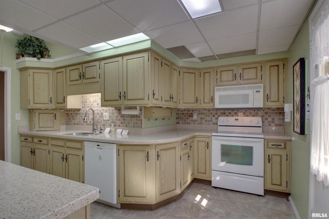 328 Lincoln Hill NW, Quincy, IL 62301