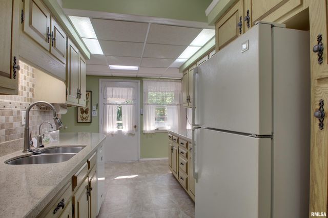 328 Lincoln Hill NW, Quincy, IL 62301