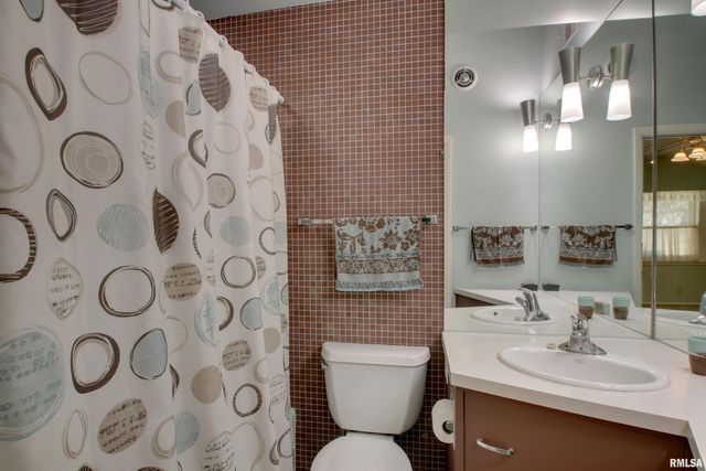 328 Lincoln Hill NW, Quincy, IL 62301