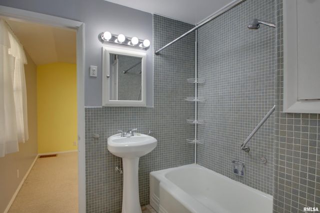 328 Lincoln Hill NW, Quincy, IL 62301