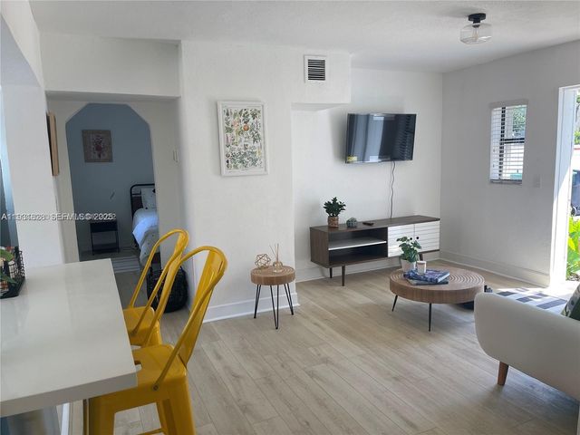 1560 NE 145th St 1, Miami, FL 33161