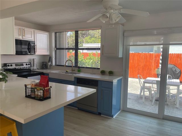 1560 NE 145th St 1, Miami, FL 33161