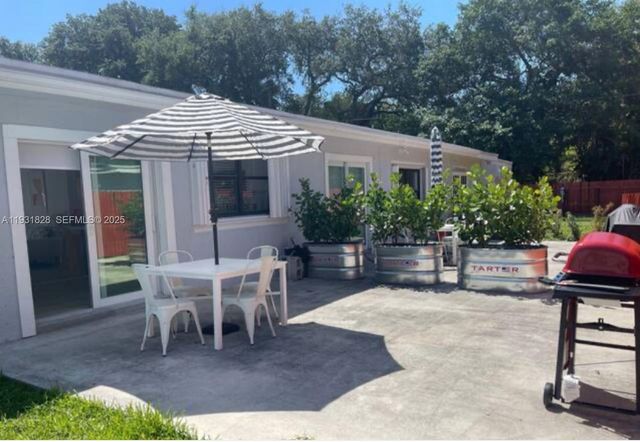 1560 NE 145th St 1, Miami, FL 33161