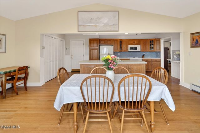 1041 Niskayuna Road, Niskayuna, NY 12309