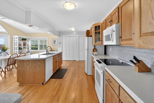 1041 Niskayuna Road, Niskayuna, NY 12309