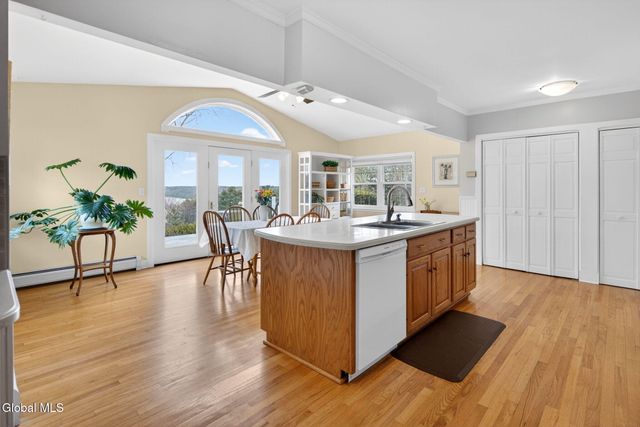 1041 Niskayuna Road, Niskayuna, NY 12309