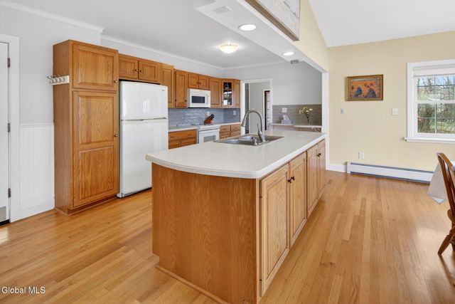 1041 Niskayuna Road, Niskayuna, NY 12309