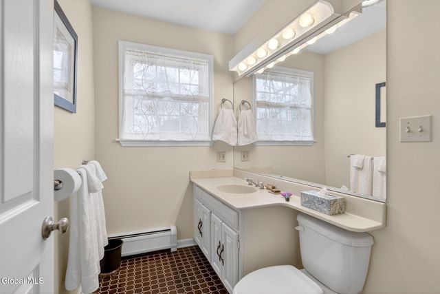 1041 Niskayuna Road, Niskayuna, NY 12309