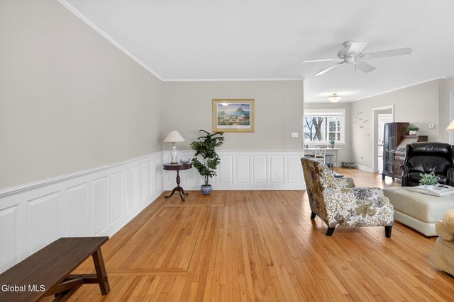 1041 Niskayuna Road, Niskayuna, NY 12309