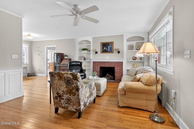 1041 Niskayuna Road, Niskayuna, NY 12309