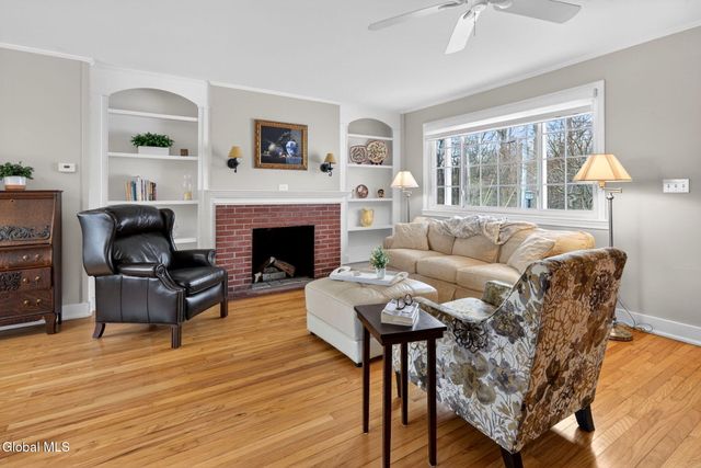 1041 Niskayuna Road, Niskayuna, NY 12309