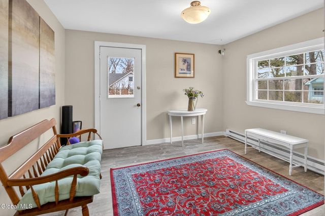 1041 Niskayuna Road, Niskayuna, NY 12309