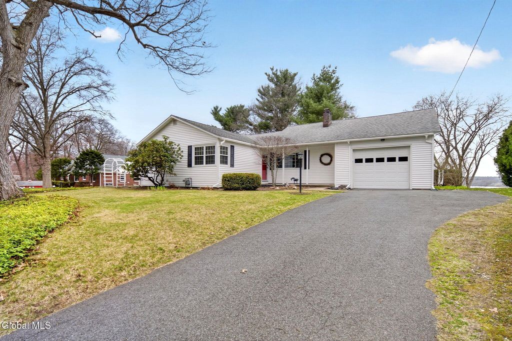 1041 Niskayuna Road, Niskayuna, NY 12309