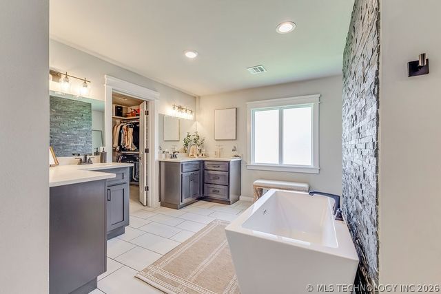 6747 E 128th Street S, Bixby, OK 74008