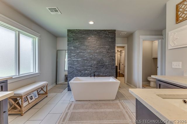 6747 E 128th Street S, Bixby, OK 74008