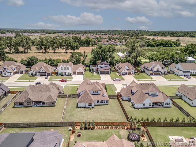 6747 E 128th Street S, Bixby, OK 74008