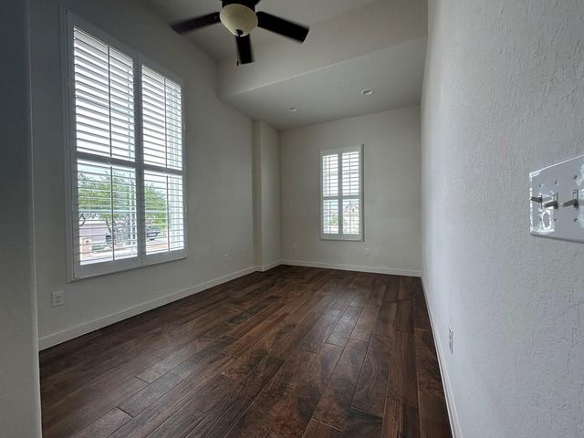 1048 Roanoke Ln, Kerrville, TX 78028