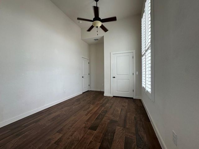 1048 Roanoke Ln, Kerrville, TX 78028