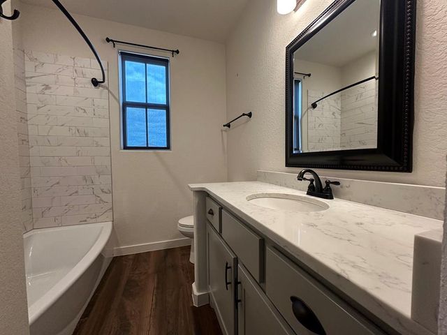 1048 Roanoke Ln, Kerrville, TX 78028