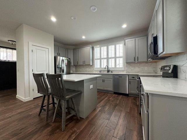 1048 Roanoke Ln, Kerrville, TX 78028