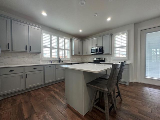 1048 Roanoke Ln, Kerrville, TX 78028