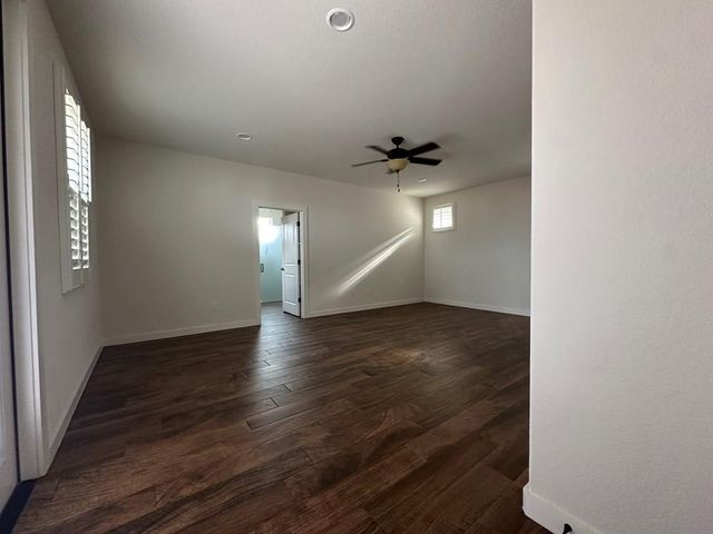 1048 Roanoke Ln, Kerrville, TX 78028