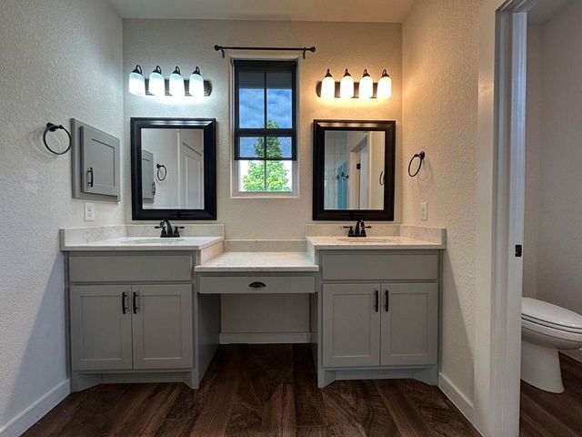 1048 Roanoke Ln, Kerrville, TX 78028