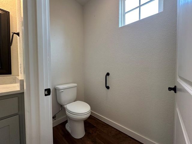 1048 Roanoke Ln, Kerrville, TX 78028