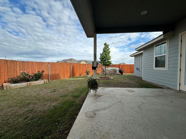 1048 Roanoke Ln, Kerrville, TX 78028