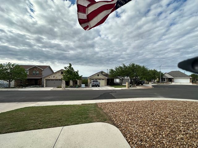 1048 Roanoke Ln, Kerrville, TX 78028